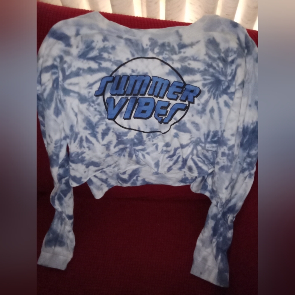 🔥4/$15🔥🤍🩵Cropped "Summer Vibes" Sweatshirt🩵🤍